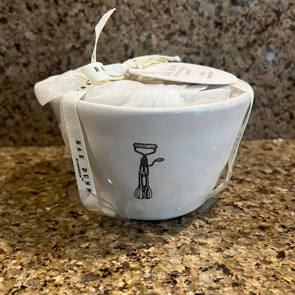 Rae Dunn Icon Measuring Cups